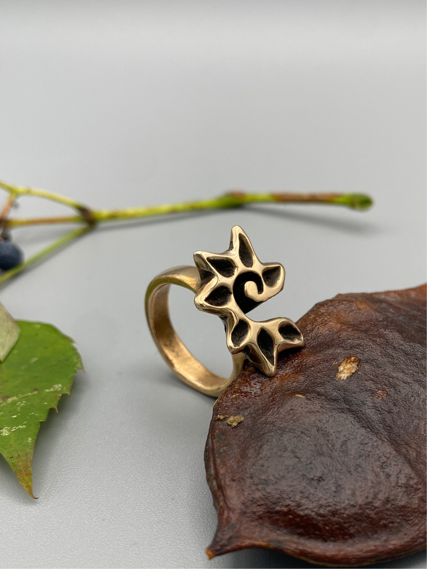 wave in a flower (bronze)