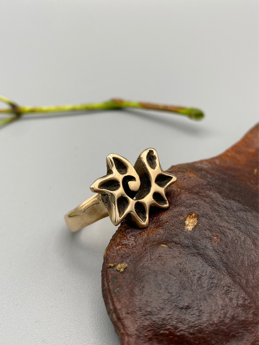 wave in a flower (bronze)